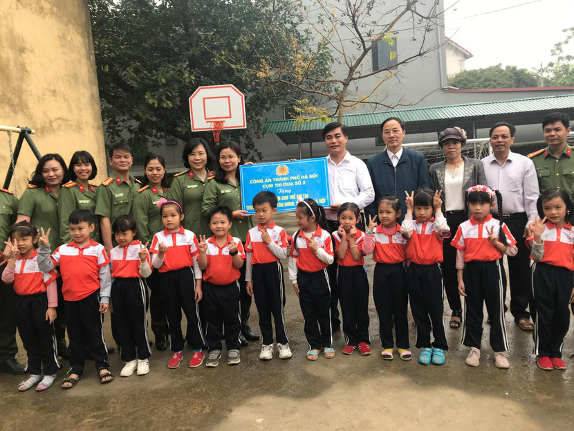 Hội phụ nữ, Đoàn Thanh niên Cụm thi đua số 2 CATP bàn giao sân chơi cho thầy và trò trường Tiểu học Tân Hưng