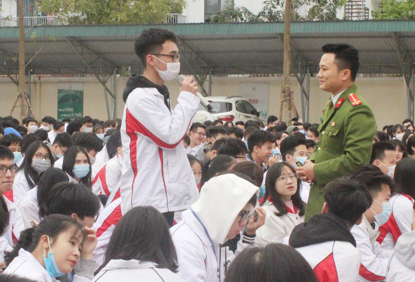 Buổi tuyên truyền trở nên thú vị hơn với phần trao đổi giữa học sinh và báo cáo viên về các chủ đề liên quan