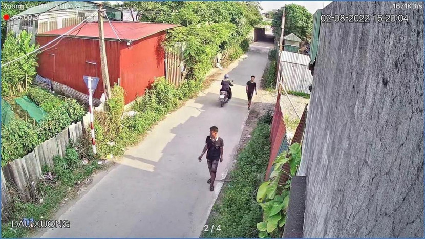 Hình ảnh camera an ninh ghi lại 2 đối tượng tại khu vực hiện trường vụ án