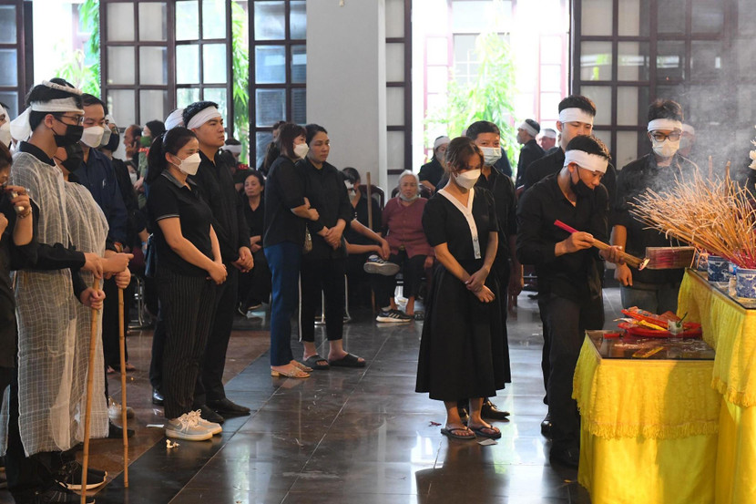 Đầu giờ sáng nay (5-8), những nghi thức tang lễ đã được CATP Hà Nội phối hợp với gia đình thân nhân 3 liệt sỹ Thượng tá Đặng Anh Quân, Thượng uý Đỗ Đức Việt và Hạ sĩ Nguyễn Đình Phúc tổ chức tại Nhà tang lễ Bệnh viện 19-8 Đầu giờ sáng nay (5-8), những nghi thức tang lễ đã được CATP Hà Nội phối hợp với gia đình thân nhân 3 liệt sỹ Thượng tá Đặng Anh Quân, Thượng uý Đỗ Đức Việt và Hạ sĩ Nguyễn Đình Phúc tổ chức tại Nhà tang lễ Bệnh viện 19-8