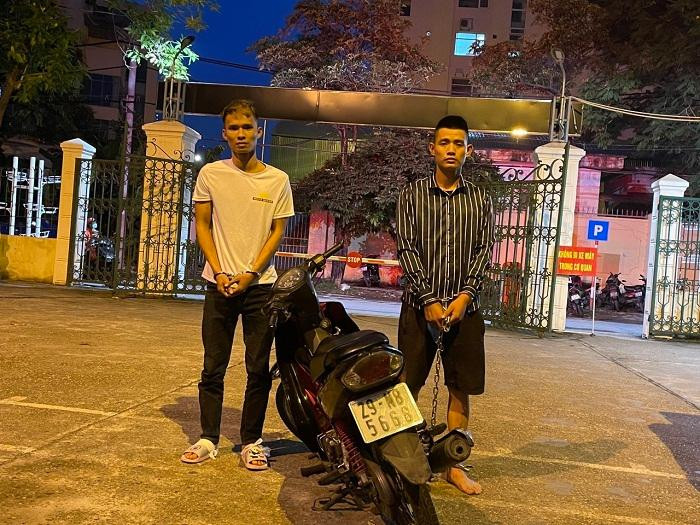 Hai đối tượng tại thời điểm bị bắt giữ