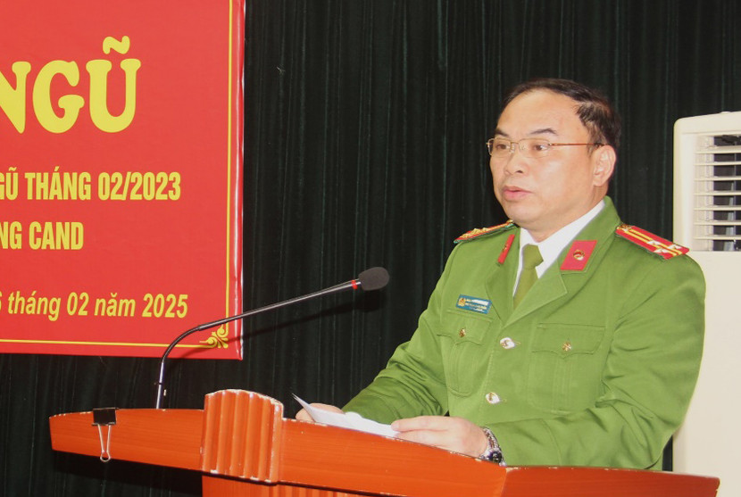 Thượng tá Nguyễn Tuấn Tùng, Phó Bí thư Đảng ủy, Phó Trung đoàn trưởng Trung đoàn Cảnh sát cơ động phát biểu tại lễ xuất ngũ Thượng tá Nguyễn Tuấn Tùng, Phó Bí thư Đảng ủy, Phó Trung đoàn trưởng Trung đoàn Cảnh sát cơ động phát biểu tại lễ xuất ngũ