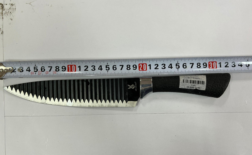 Con dao Tú mua để làm hung khí khống chế bị hại Con dao Tú mua để làm hung khí khống chế bị hại