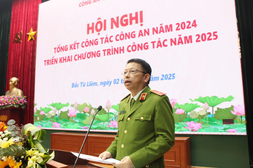 Thiếu tướng Nguyễn Hồng Ky, Phó Giám đốc CATP phát biểu chỉ đạo tại hội nghị Thiếu tướng Nguyễn Hồng Ky, Phó Giám đốc CATP phát biểu chỉ đạo tại hội nghị