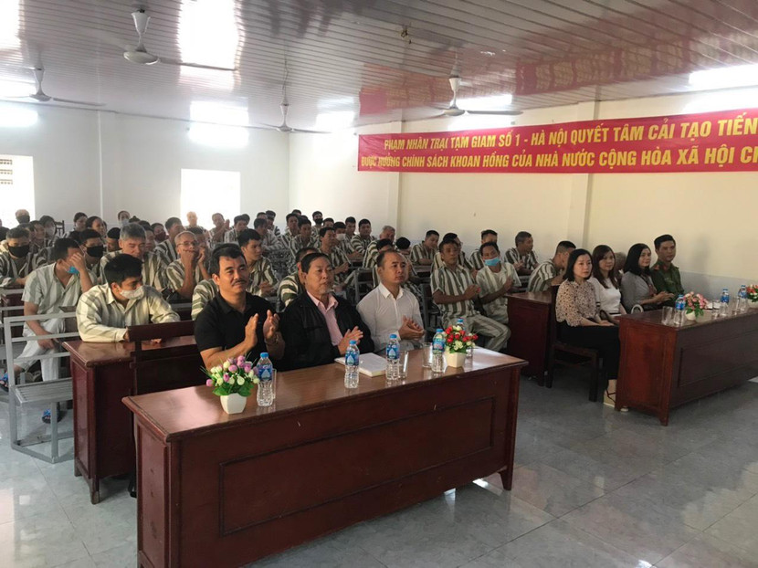 Một buổi tuyên truyền phổ biến pháp luật dành cho phạm nhân tại Trạm tạm giam số 1 CATP Hà Nội
