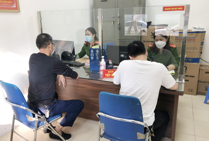 Tiếp nhận hồ sơ đăng ký cư trú tại CAP Ngọc Khánh, CAQ Ba Đình