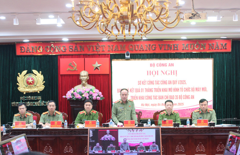 Thiếu tướng Nguyễn Thanh Tùng, Giám đốc CATP tham luận tại Hội nghị sơ kết công tác công an quý I-2025, đánh giá kết quả 1 tháng triển khai mô hình tổ chức bộ máy mới Thiếu tướng Nguyễn Thanh Tùng, Giám đốc CATP tham luận tại Hội nghị sơ kết công tác công an quý I-2025, đánh giá kết quả 1 tháng triển khai mô hình tổ chức bộ máy mới