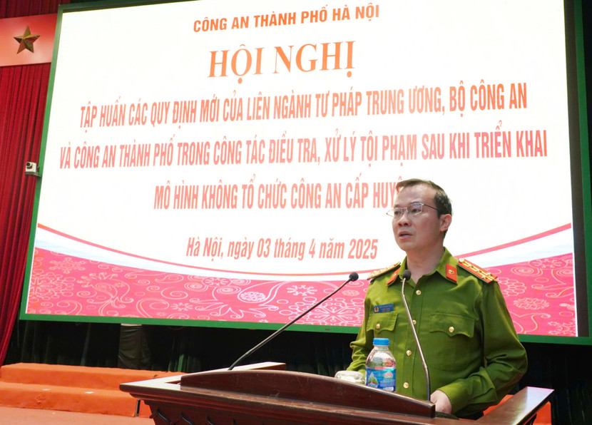 Đại tá Trần Thanh Tùng, Chánh văn phòng Cơ quan Cảnh sát điều tra (CSĐT) - Phó Thủ trưởng Thường trực Cơ quan CSĐT - CATP Hà Nội phát biểu khai mạc hội nghị