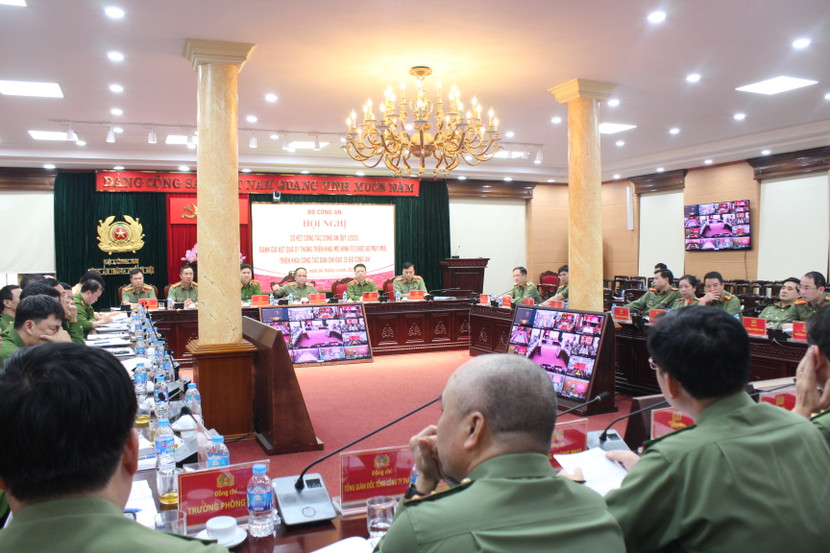 Hội nghị được tổ chức dưới hình thức trực tuyến (hình ảnh tại điểm cầu CATP Hà Nội) Hội nghị được tổ chức dưới hình thức trực tuyến (hình ảnh tại điểm cầu CATP Hà Nội)