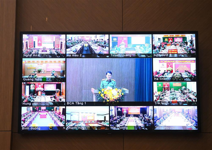 Hội nghị được tổ chức bằng hình thức trực tuyến đến công an các đơn vị, địa phương Hội nghị được tổ chức bằng hình thức trực tuyến đến công an các đơn vị, địa phương