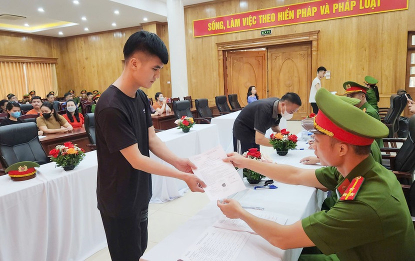 Nhận quyết định đặc xá là bước đi đầu tiên trong hành trình về nèo thiện, làm lại cuộc đời của người lầm lỡ