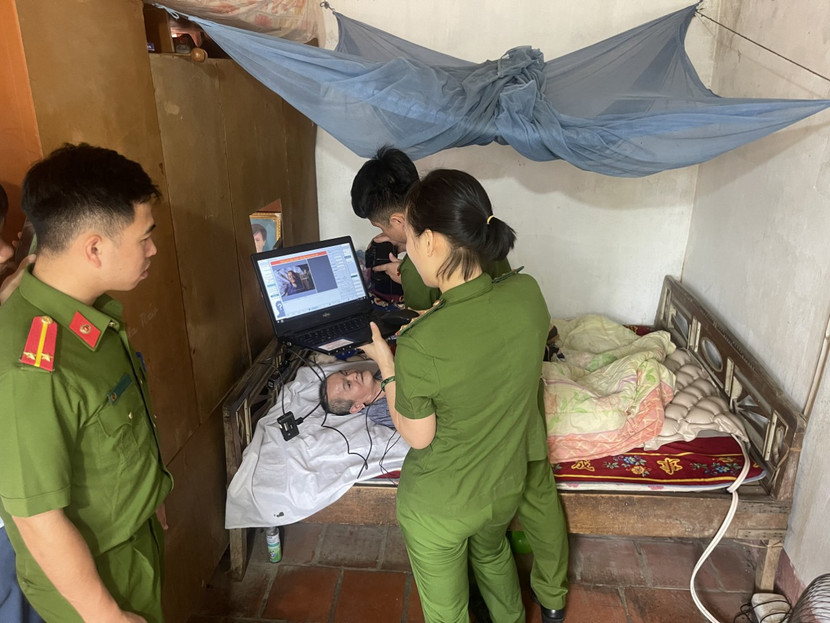 Cấp CCCD tại nhà cho một trường hợp khó vận động Cấp CCCD tại nhà cho một trường hợp khó vận động