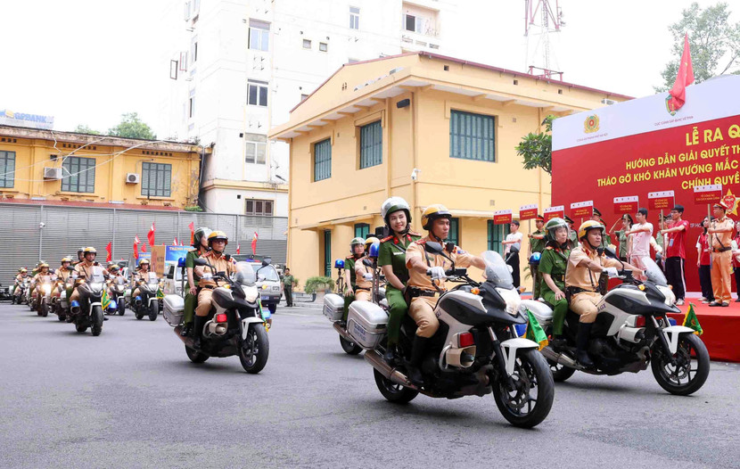 Biểu dương lực lượng tại lễ ra quân Biểu dương lực lượng tại lễ ra quân