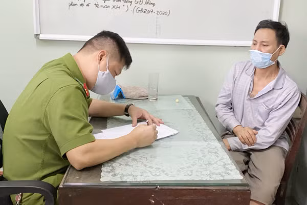 Ghi lời khai đối tượng Đặng Văn Hải để bàn giao cho cơ quan công an