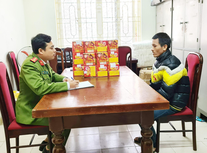 Cơ quan CSĐT - CAQ Nam Từ Liêm ghi lời khai đối tượng Hà Đức Thương Cơ quan CSĐT - CAQ Nam Từ Liêm ghi lời khai đối tượng Hà Đức Thương