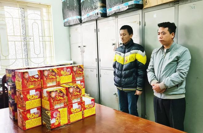 2 đối tượng mua bán vận chuyến pháo nổ đã bị lực lượng CAQ Nam Từ Liêm bắt giữ