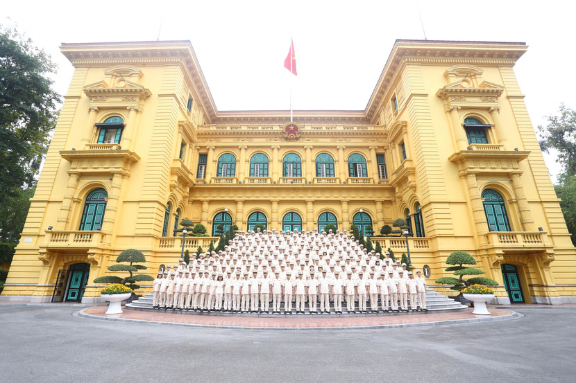 Các đại biểu dự buổi lễ Các đại biểu dự buổi lễ