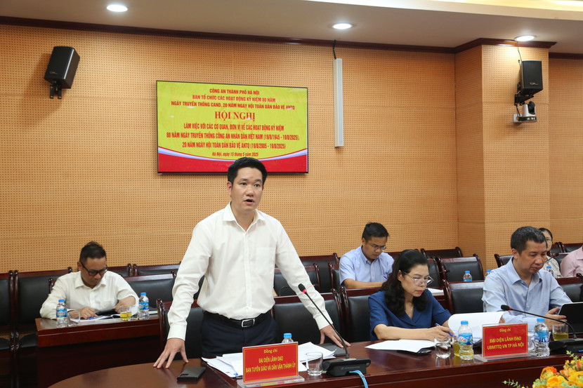 Đại diện lãnh đạo Ban Tuyên giáo và Dân vận Thành ủy Hà Nội phát biểu tại hội nghị