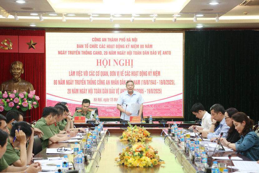 Đồng chí Lê Hồng Sơn, Phó Chủ tịch Thường trực UBND TP Hà Nội phát biểu chỉ đạo hội nghị