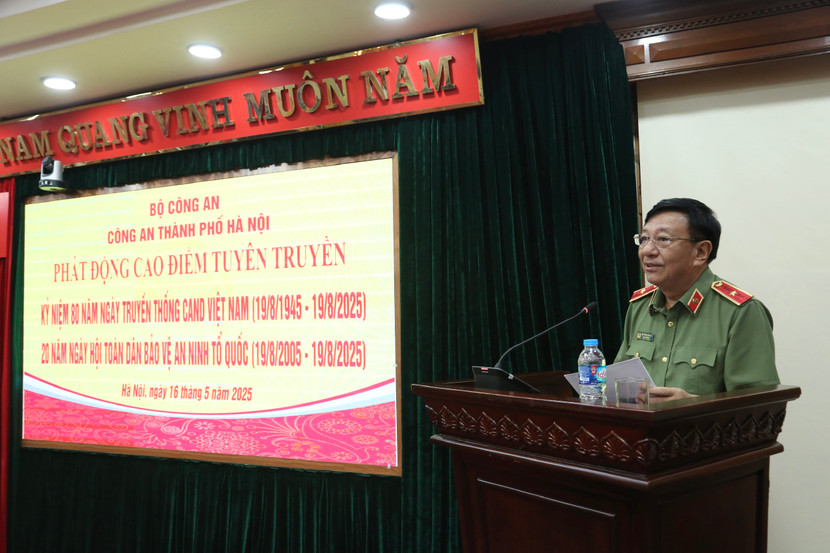 Thiếu tướng Đỗ Triệu Phong, Cục trưởng Cục Truyền thông CAND phát biểu tại hội nghị