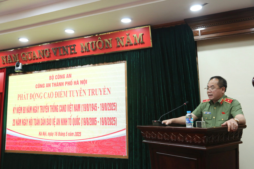 Thiếu tướng Nguyễn Thanh Tùng, Giám đốc CATP Hà Nội phát biểu tại hội nghi