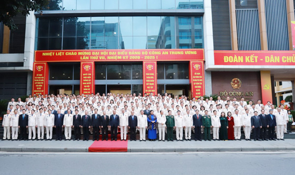 Đảng bộ Công an Trung ương đã vinh dự được đón các đồng chí lãnh đạo Đảng, Nhà nước đến dự Đại hội