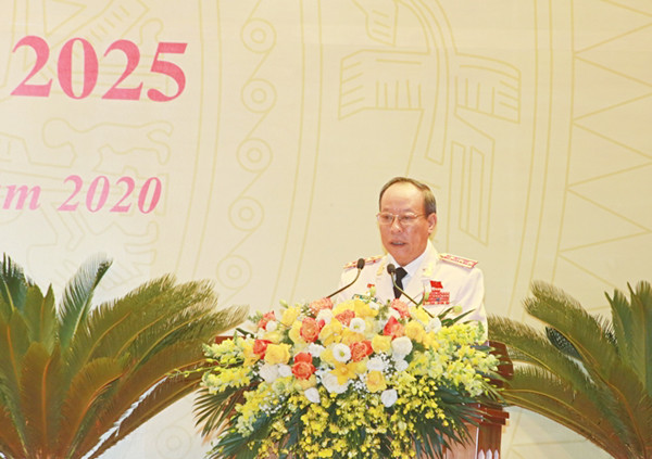 Thượng tướng Lê Quý Vương, Ủy viên Trung ương Đảng, Thứ trưởng Bộ Công an đọc tóm tắt báo cáo chính trị trình Đại hội