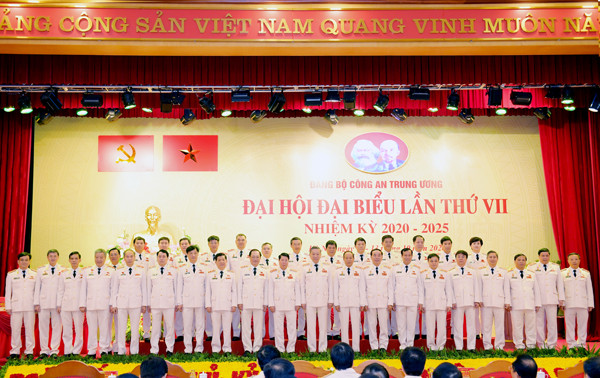 Đoàn Đại biểu Đảng ủy Công an Trung ương tham dự Đại hội lần thứ XIII của Đảng với 32 đại biểu chính thức và 2 đại biểu dự khuyết