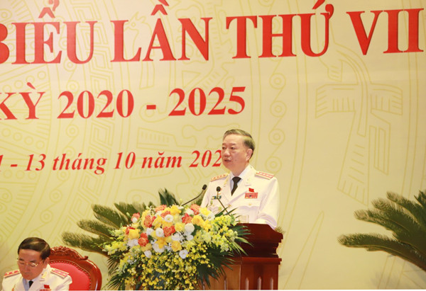 Đại tướng Tô Lâm, Ủy viên Bộ Chính trị, Bí thư Đảng ủy Công an Trung ương, Bộ trưởng Bộ Công an thay mặt đoàn chủ tịch phát biểu khai mạc Đại hội