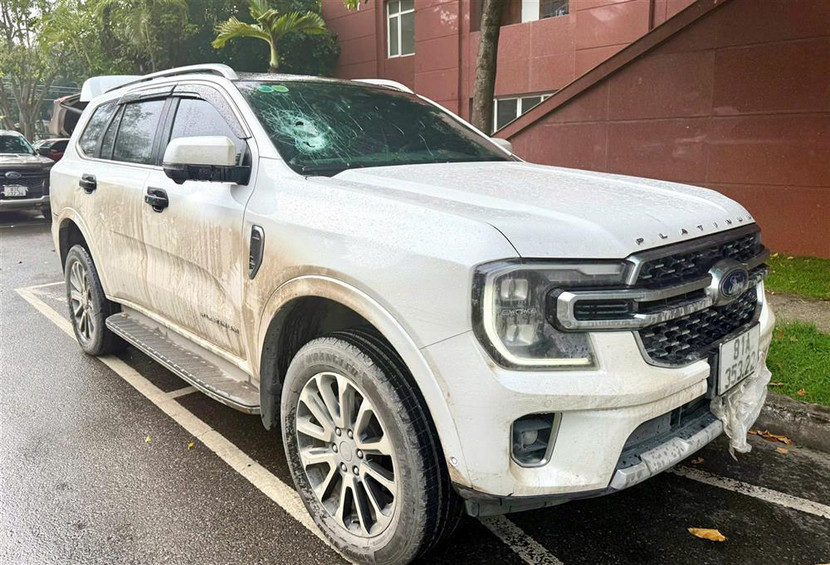 Một trong 2 chiếc xe dùng để chở pháo hoa nổ Một trong 2 chiếc xe dùng để chở pháo hoa nổ