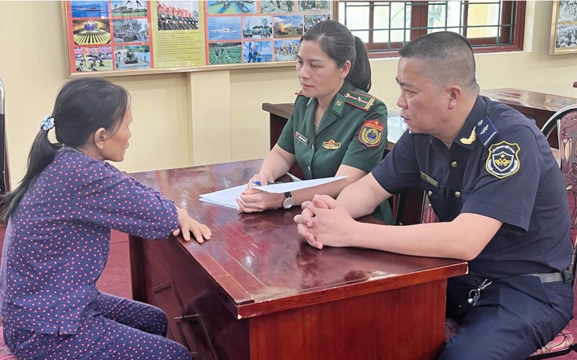 Lực lượng chức năng làm việc với Phạm Thị Thu