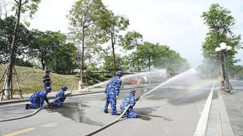 Diễn tập đội hình chữa cháy Diễn tập đội hình chữa cháy