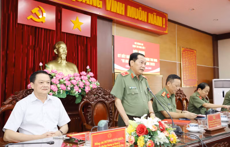 Thiếu tướng Nguyễn Văn Thuận, Giám đốc Công an TP Cần Thơ phát biểu tại hội nghị