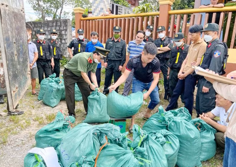 Lê Văn Toản cùng Nguyễn Văn Thụ đã buôn bán gần 820 kg thuốc nổ