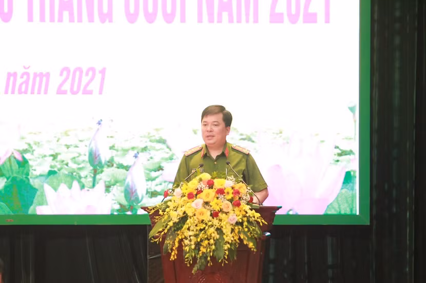 Thượng tá Đinh Tuấn Thành, Trưởng CAQ Thanh Xuân tham luận tại hội nghị
