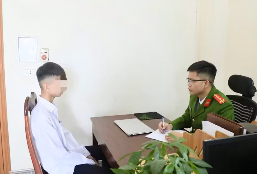 Nguyễn Tiến Đông Đô tại cơ quan công an