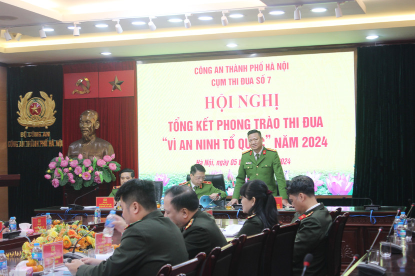 Đại tá Trần Văn Hóa, Trưởng CAQ Nam Từ Liêm, đơn vị Cụm phó phát biểu tại hội nghị