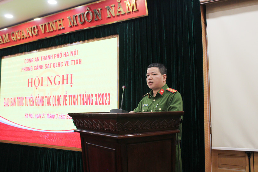 Thiếu tá Nguyễn Thành Lâm, Trưởng phòng Cảnh sát quản lý hành chính về trật tự xã hội báo cáo kết quả thực hiện Kế hoạch 01