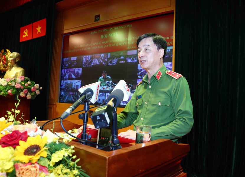 Trung tướng Nguyễn Duy Ngọc, Ủy viên Trung ương Đảng, Thứ trưởng Bộ Công an báo cáo kết quả 1 năm thực hiện Nghị quyết 12 của Bộ Chính trị