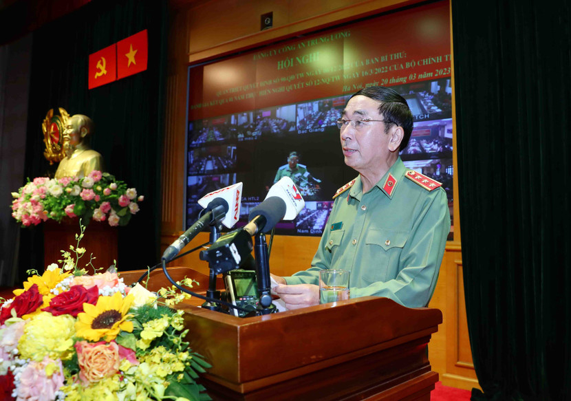 Thượng tướng Trần Quốc Tỏ, Ủy viên Trung ương Đảng, Phó Bí thư Đảng ủy Công an Trung ương quán triệt nội dung Quy chế phối hợp ban hành kèm theo Quyết định số 90 của Ban Bí thư và quán triệt Nghị quyết số 16 của Đảng ủy Công an Trung ương