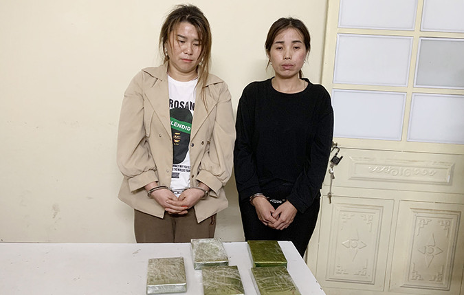 Tráng Y Phếnh và Mùa Thị Sía cùng tang vật vụ án