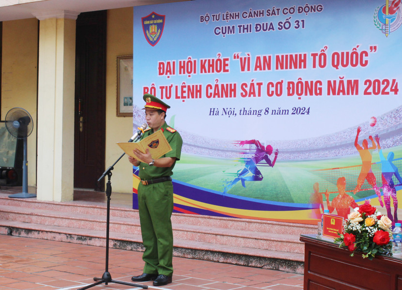 Đại tá Phan Công Huế phát biểu khai mạc Đại hội khỏe Đại tá Phan Công Huế phát biểu khai mạc Đại hội khỏe