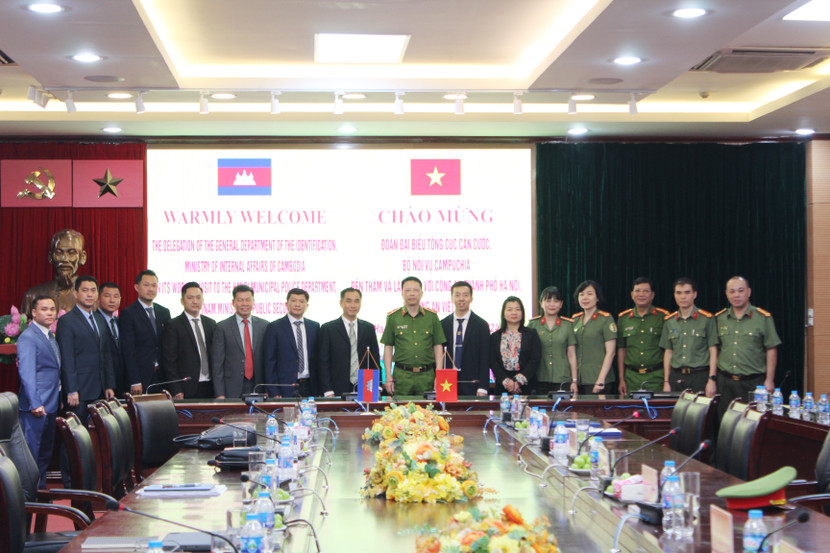 Các đại biểu dự buổi làm việc Các đại biểu dự buổi làm việc