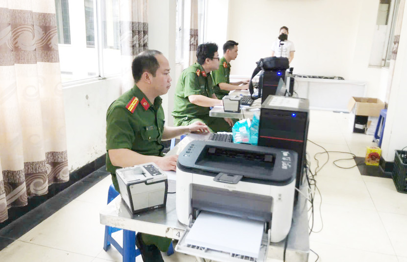 CAQ Nam Từ Liêm bố trí tổ công tác lưu động vào Trại tạm giam số 1 CATP Hà Nội thu nhận hồ sơ cấp thẻ Căn cước cho phạm nhân được xét đặc xá CAQ Nam Từ Liêm bố trí tổ công tác lưu động vào Trại tạm giam số 1 CATP Hà Nội thu nhận hồ sơ cấp thẻ Căn cước cho phạm nhân được xét đặc xá