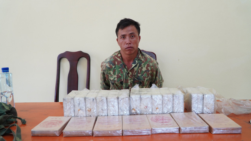 Đối tượng Lầu A Chu cùng tang vật 33 bánh heroin