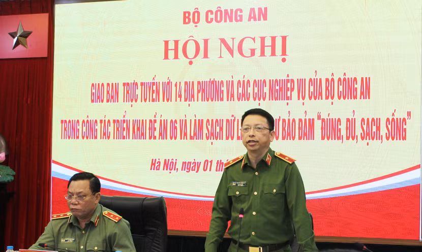 Thiếu tướng Nguyễn Hồng Ky, Phó Giám đốc CATP phát biểu tại hội nghị giao ban trực tuyến tại điểm cầu CATP Hà Nội