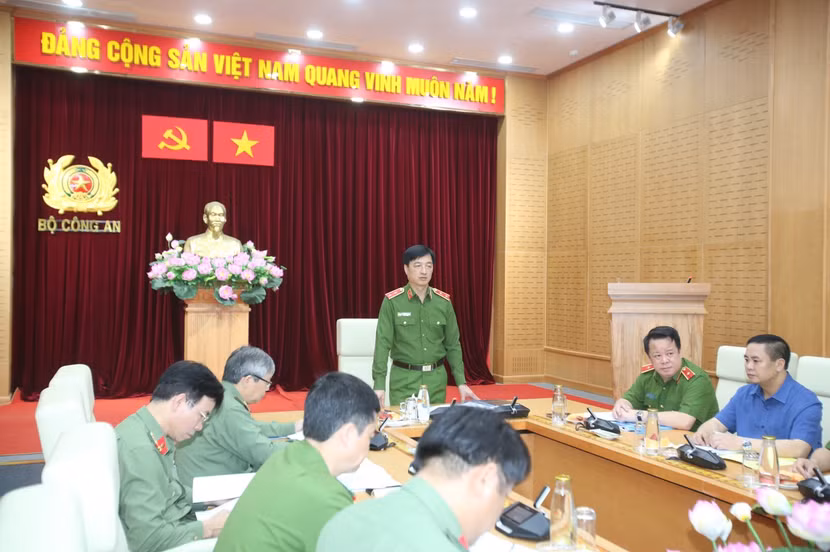 Trung tướng Nguyễn Duy Ngọc, Ủy viên Trung ương Đảng, Thứ trưởng Bộ Công an chủ trì hội nghị giao ban