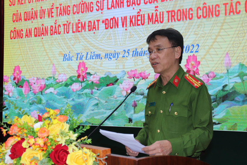 Đại tá Trần Ngọc Dương phát biểu tại hội nghị Đại tá Trần Ngọc Dương phát biểu tại hội nghị