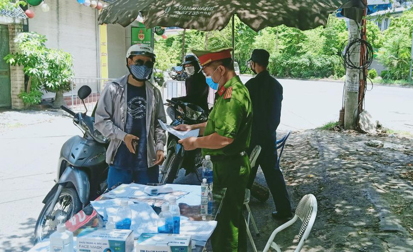 Chốt kiểm soát trên địa bàn phường Mỹ Đình 2