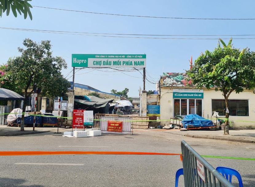 Hình ảnh chợ đầu mối phía Nam trong ngày đầu bị phong tỏa